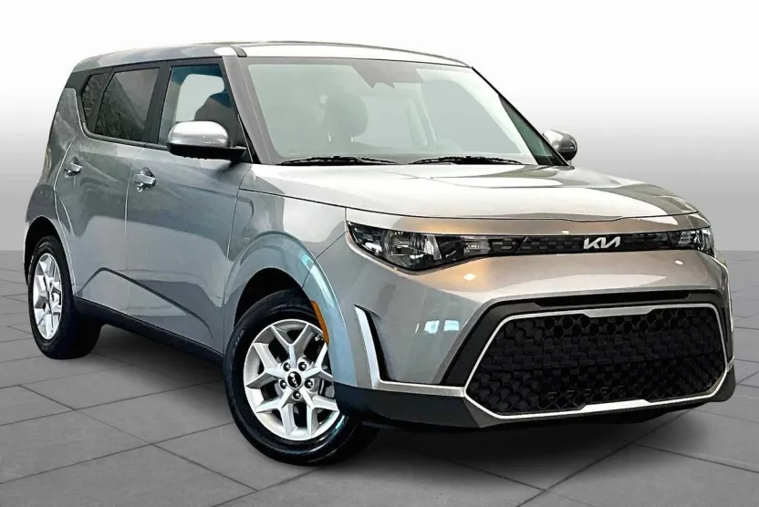 2024 Kia Soul LX photo 1