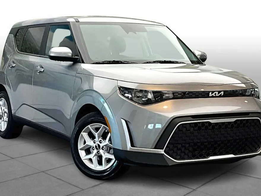 2024 Kia Soul LX photo 1