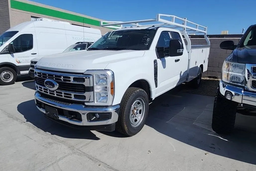 2024 Ford F-350 photo 1