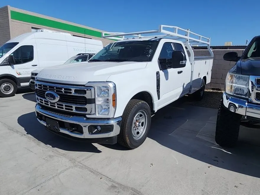 2024 Ford F-350 photo 1