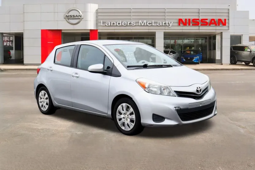 2014 Toyota Yaris L photo 1
