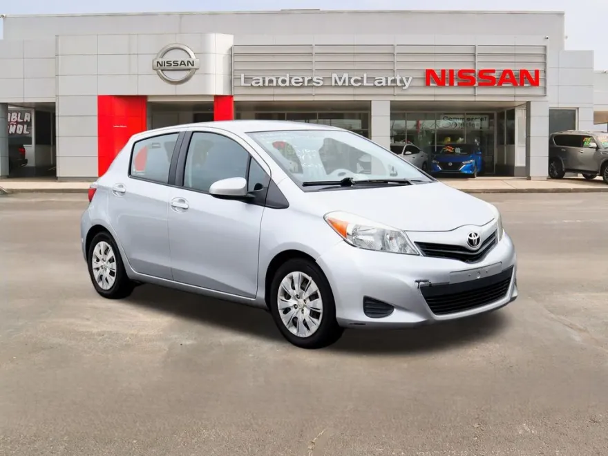 2014 Toyota Yaris L photo 1