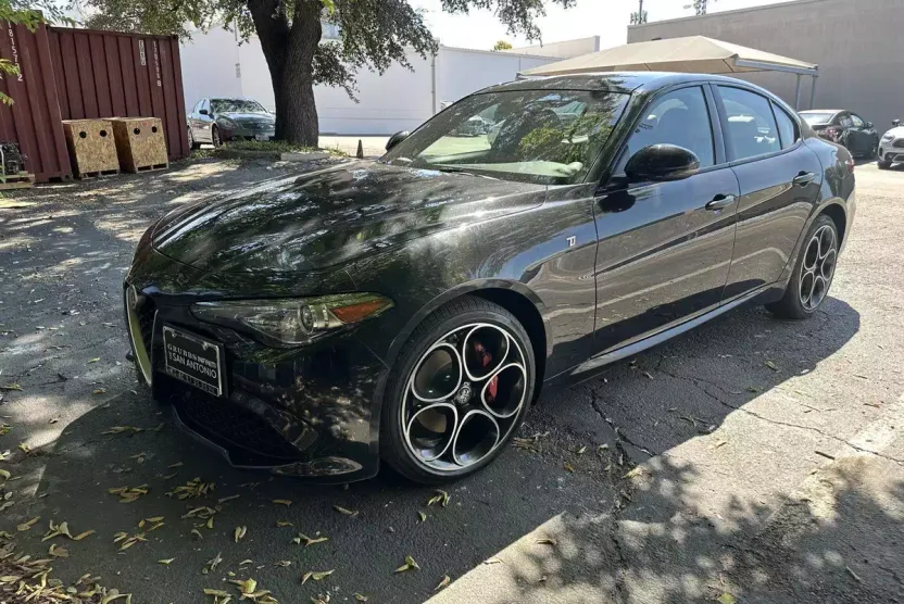 2022 Alfa Romeo Giulia Ti photo 1