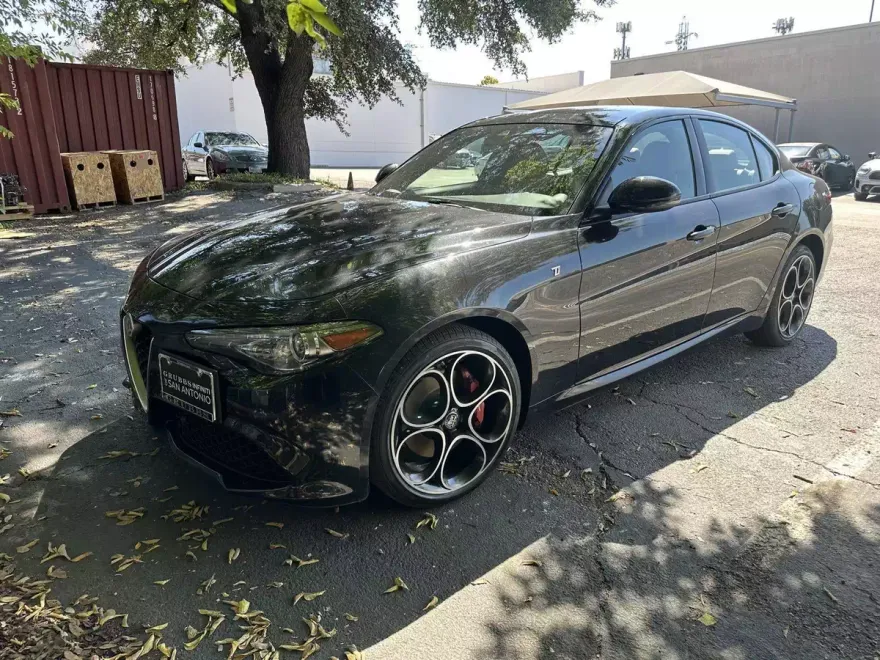 2022 Alfa Romeo Giulia Ti photo 1