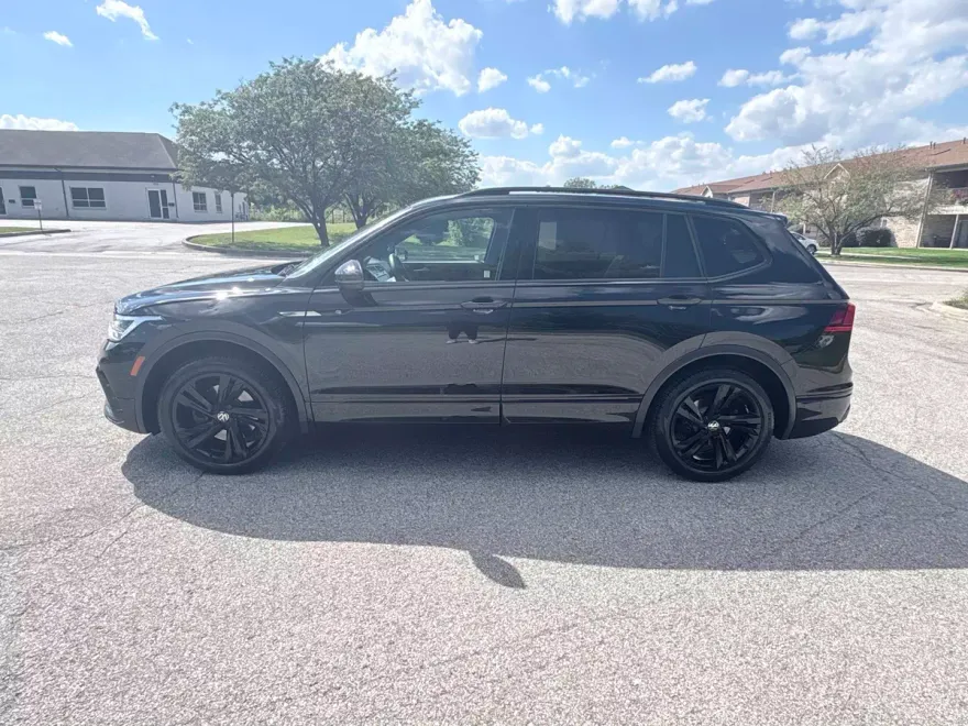 2023 Volkswagen Tiguan SE R-Line Black photo 1
