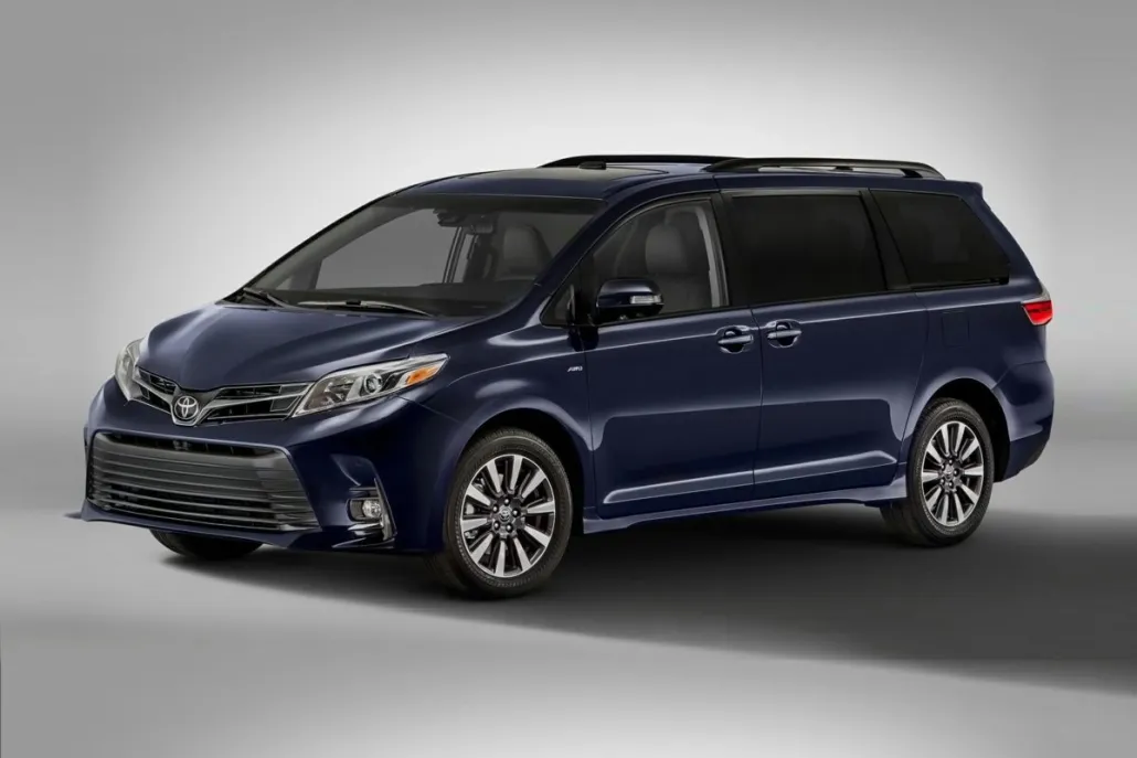 2019 Toyota Sienna L photo 1