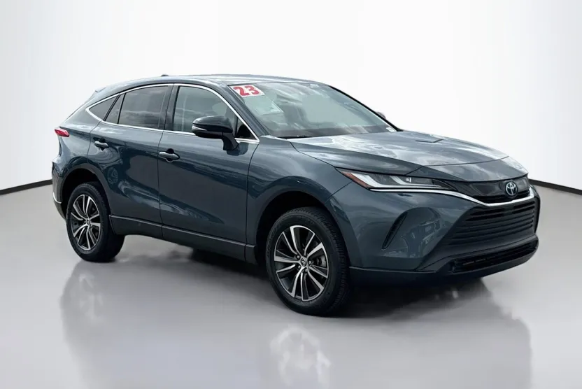 2023 Toyota Venza LE photo 1