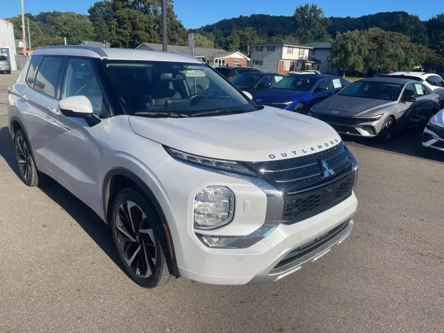 2023 Mitsubishi Outlander SEL S-AWC photo 1
