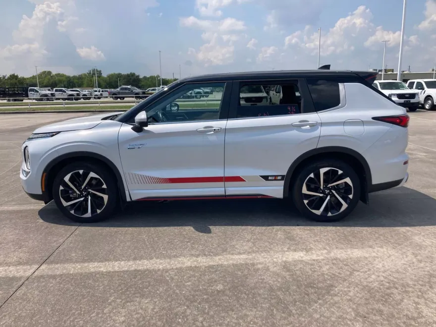 2024 Mitsubishi Outlander PHEV SE photo 1