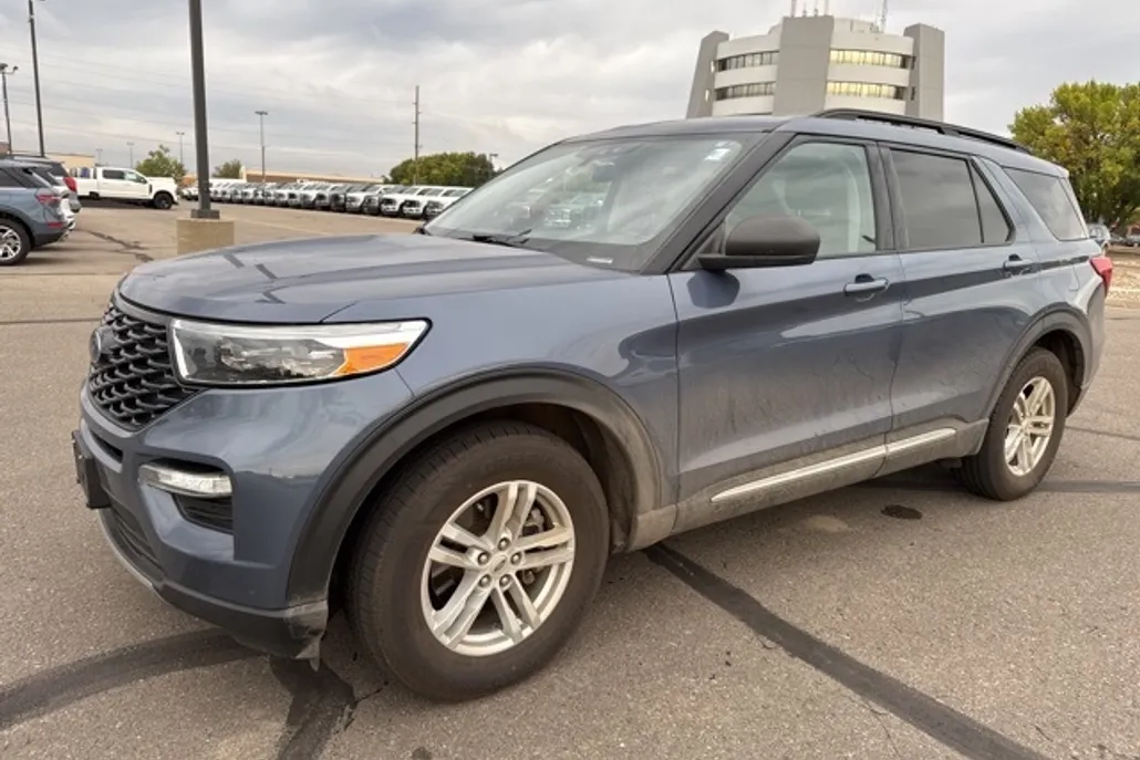 2021 Ford Explorer XLT photo 1