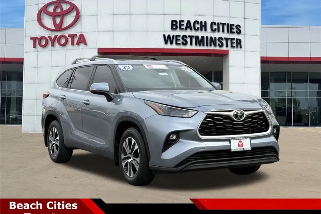 2023 Toyota Highlander XLE photo 1