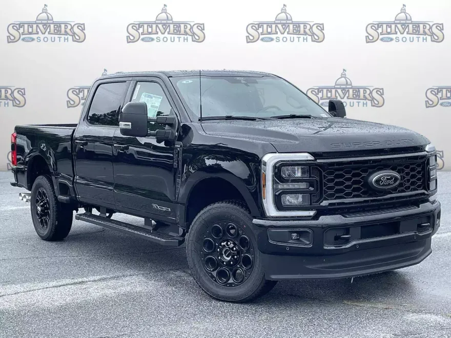 2025 Ford F-250 Lariat photo 1