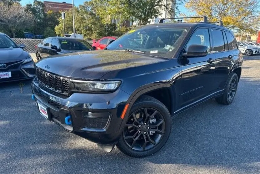 2023 Jeep Cherokee 80th Anniversary Edition photo 1