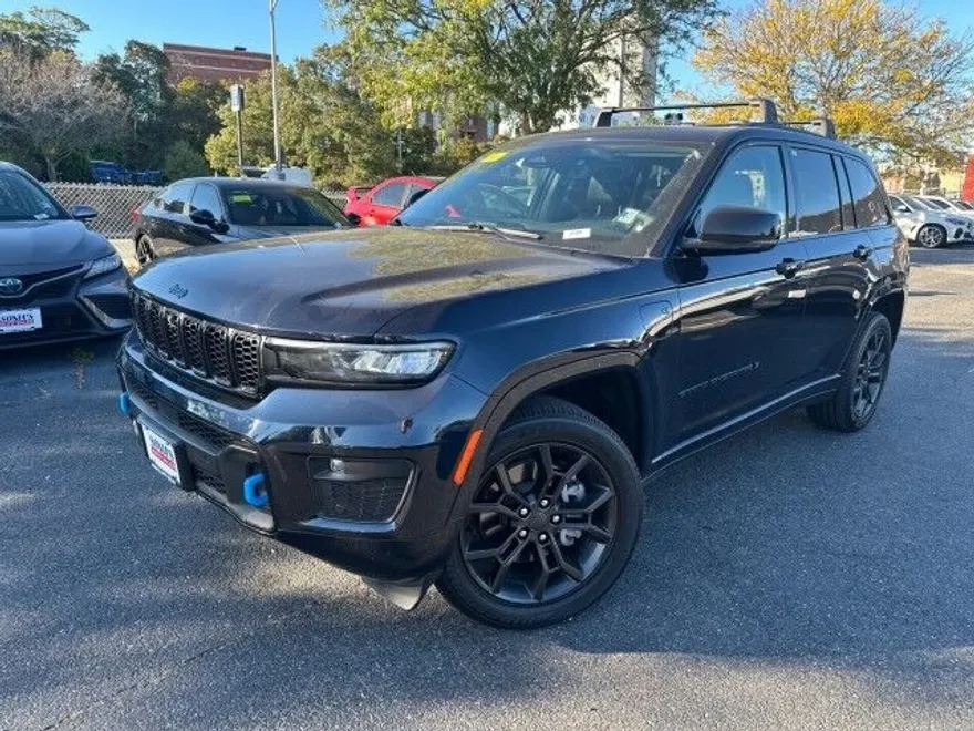 2023 Jeep Cherokee 80th Anniversary Edition photo 1
