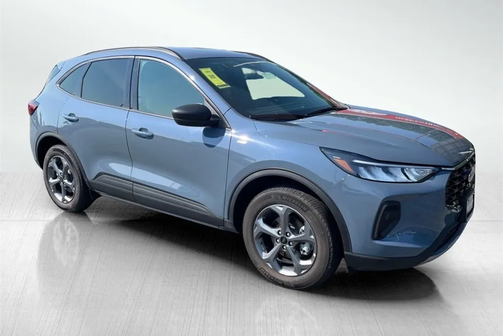 2025 Ford Escape ST-Line photo 1