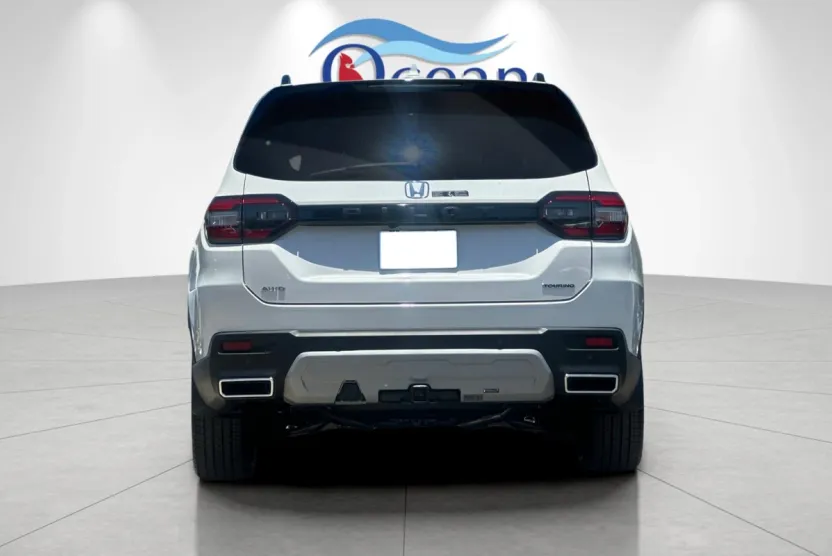 2025 Honda Pilot Touring photo 1