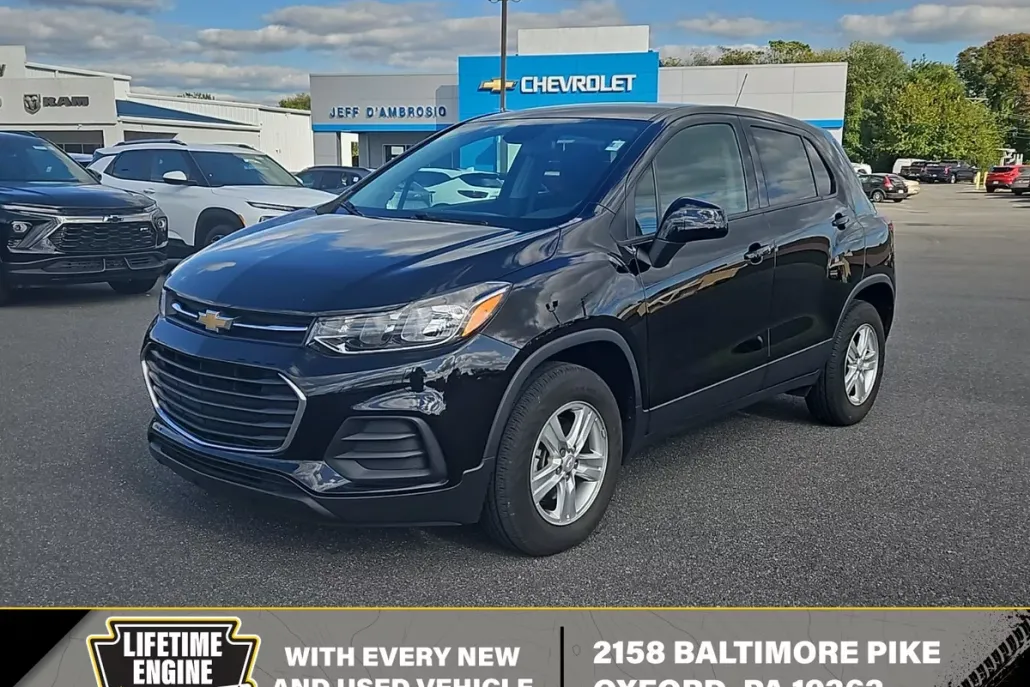 2022 Chevrolet Trax LS photo 1