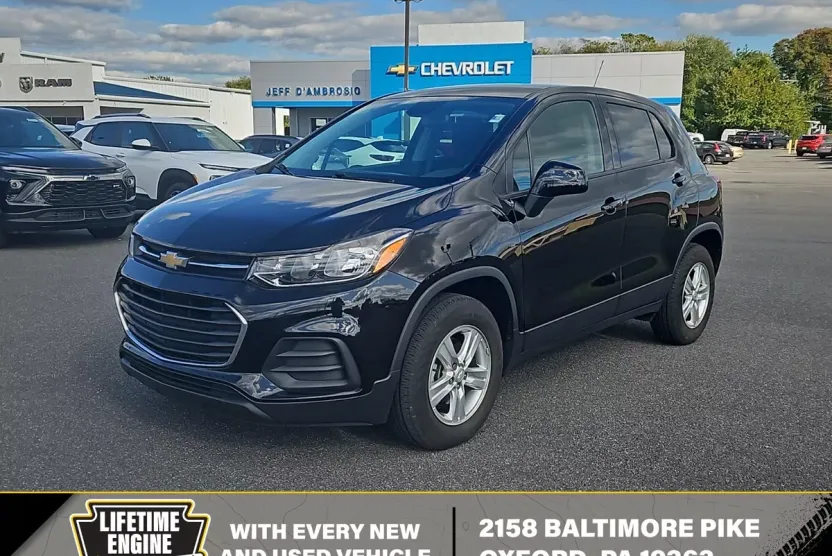 2022 Chevrolet Trax LS photo 1