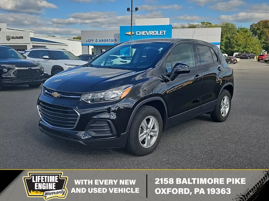 2022 Chevrolet Trax LS photo 1