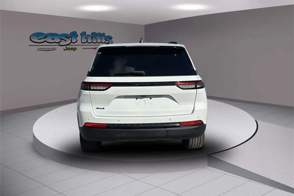 2023 Jeep Grand Cherokee Altitude photo 1