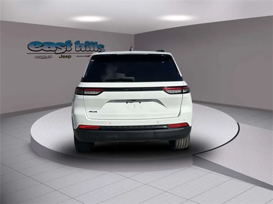 2023 Jeep Grand Cherokee Altitude photo 1
