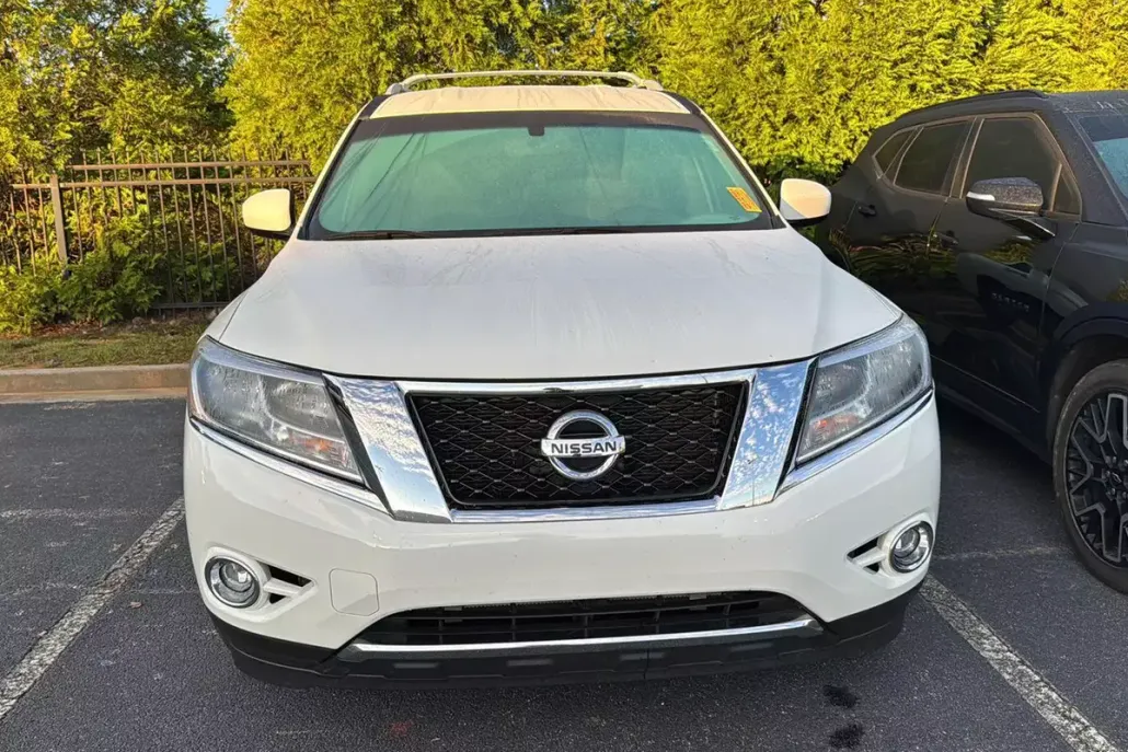 2016 Nissan Pathfinder SL photo 1