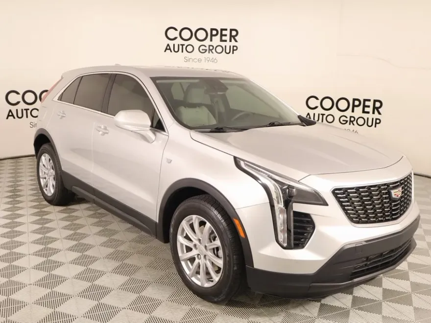 2022 Cadillac XT4 Luxury photo 1