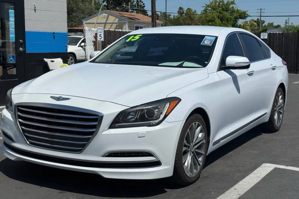 2015 Hyundai Genesis 3.8 photo 1