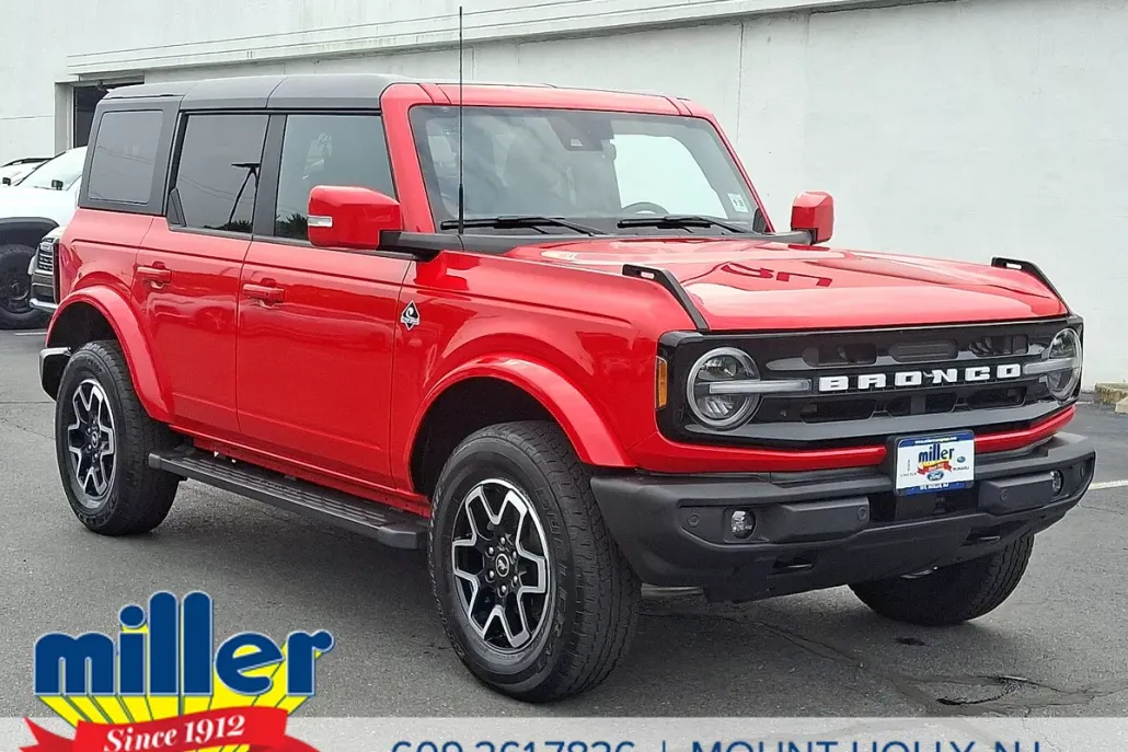 2023 Ford Bronco Outer Banks photo 1
