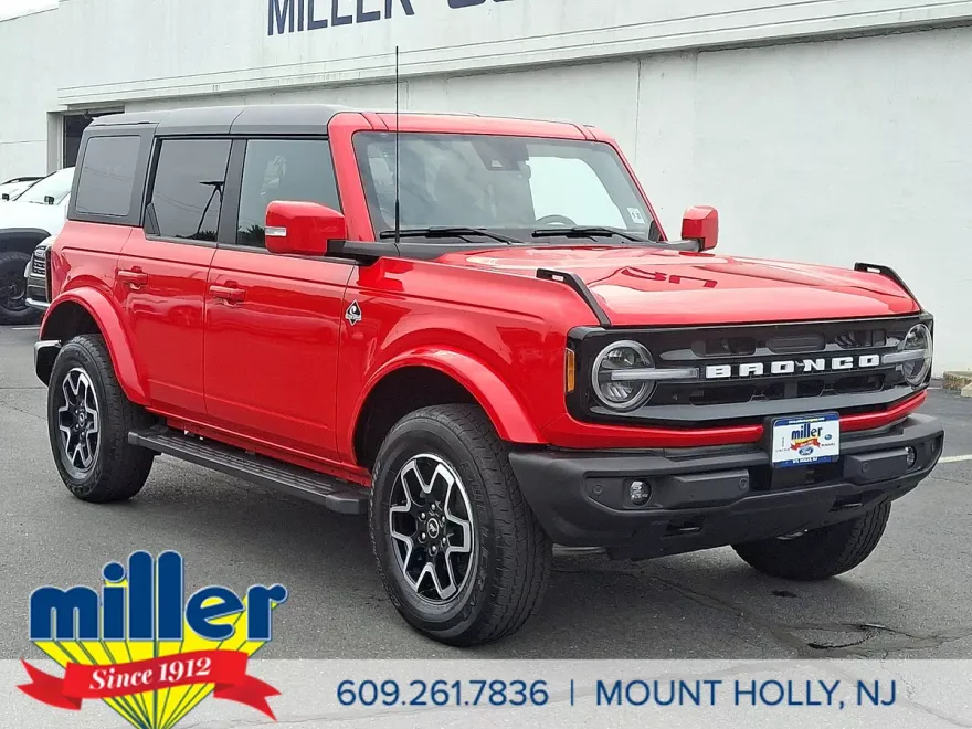 2023 Ford Bronco Outer Banks photo 1