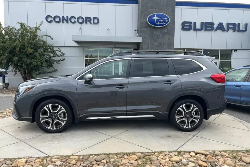 2023 Subaru Ascent Limited photo 1