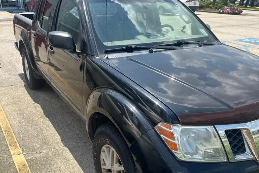 2015 Nissan Frontier SV photo 1