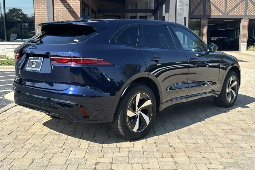 2024 Jaguar F-PACE P250 R-Dynamic S photo 1