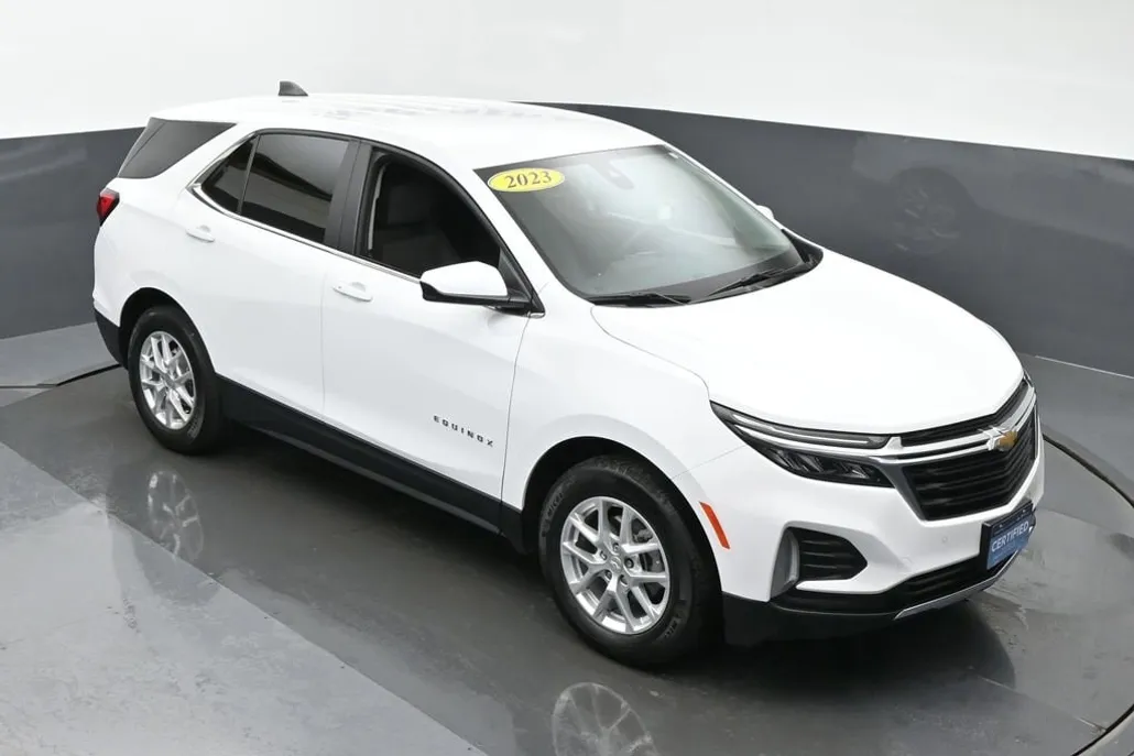 2023 Chevrolet Equinox LT photo 1
