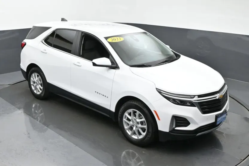 2023 Chevrolet Equinox LT photo 1