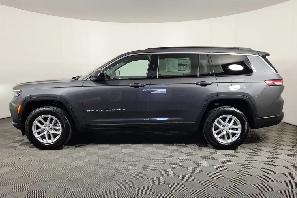 2025 Jeep Grand Cherokee Laredo photo 1