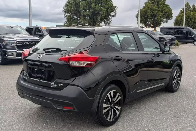 2019 Nissan Kicks SR photo 1