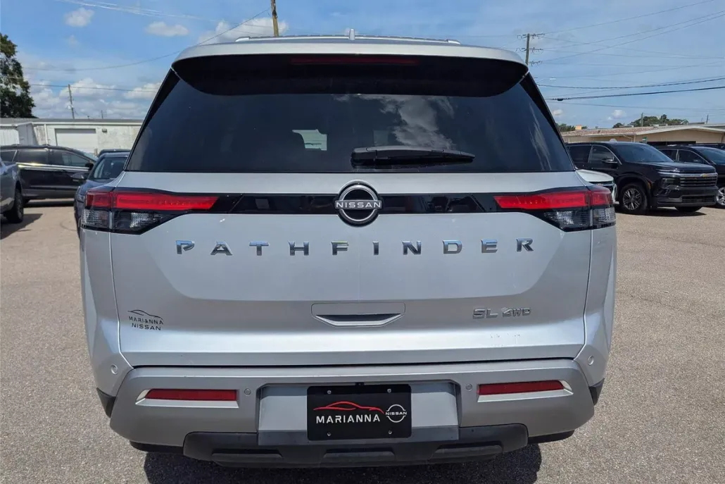2023 Nissan Pathfinder SL photo 1