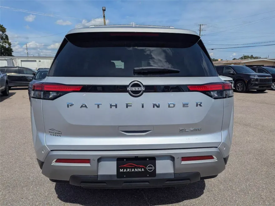 2023 Nissan Pathfinder SL photo 1