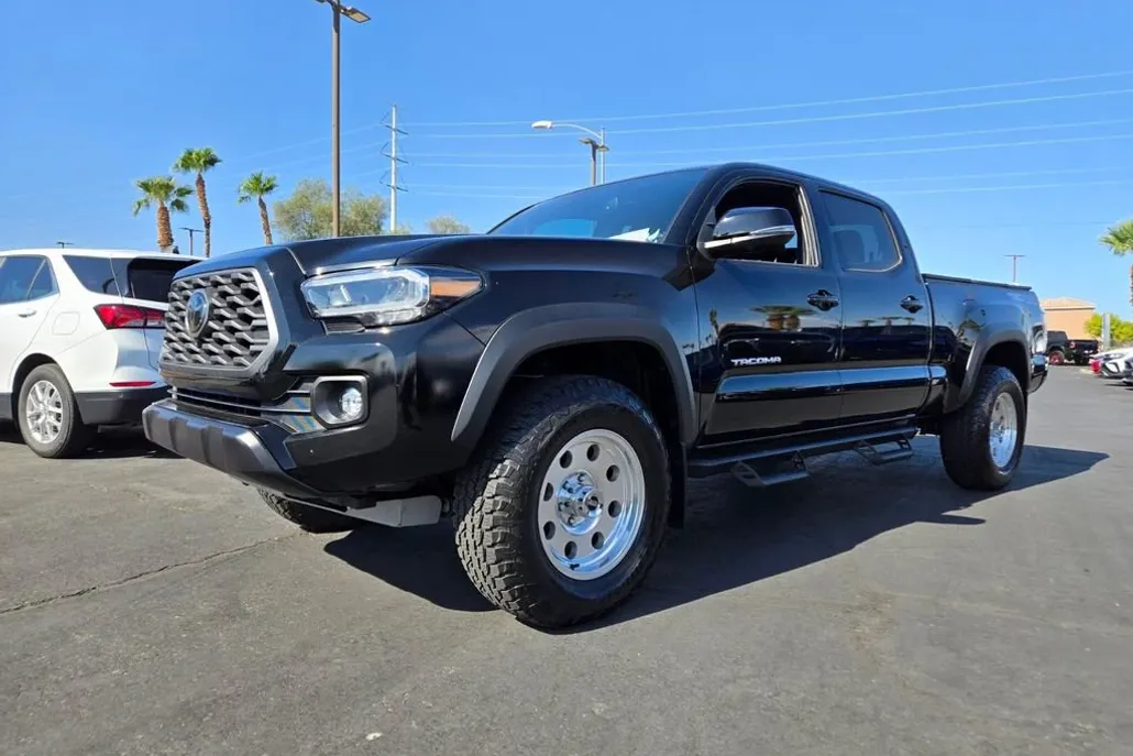 2023 Toyota Tacoma SR5 photo 1