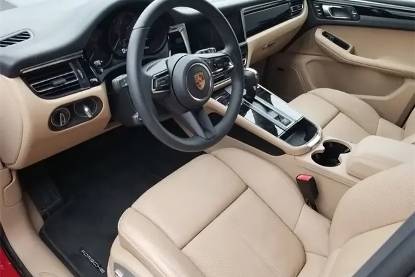 2025 Porsche Macan Base photo 1