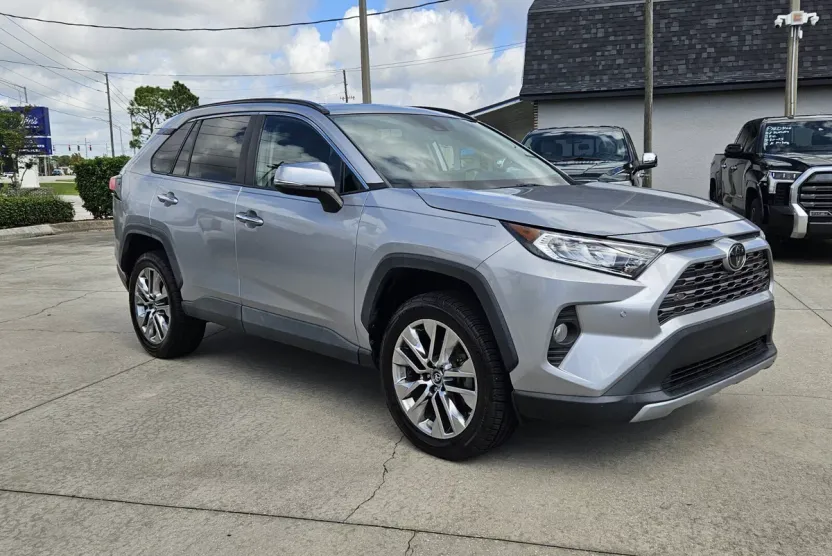 2019 Toyota RAV4 Limited photo 1