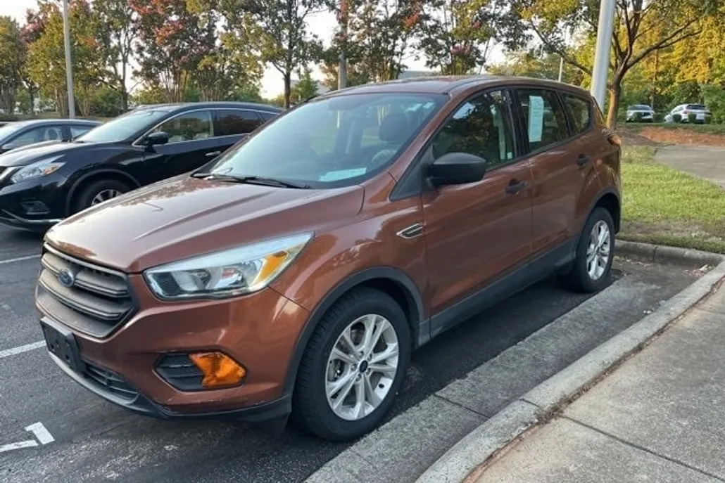 2017 Ford Escape S photo 1