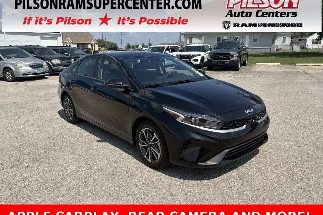 2023 Kia Forte LXS photo 1