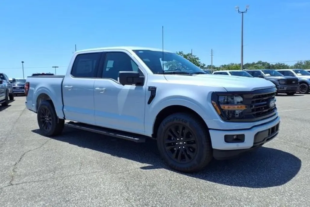 2025 Ford F-150 XLT photo 1