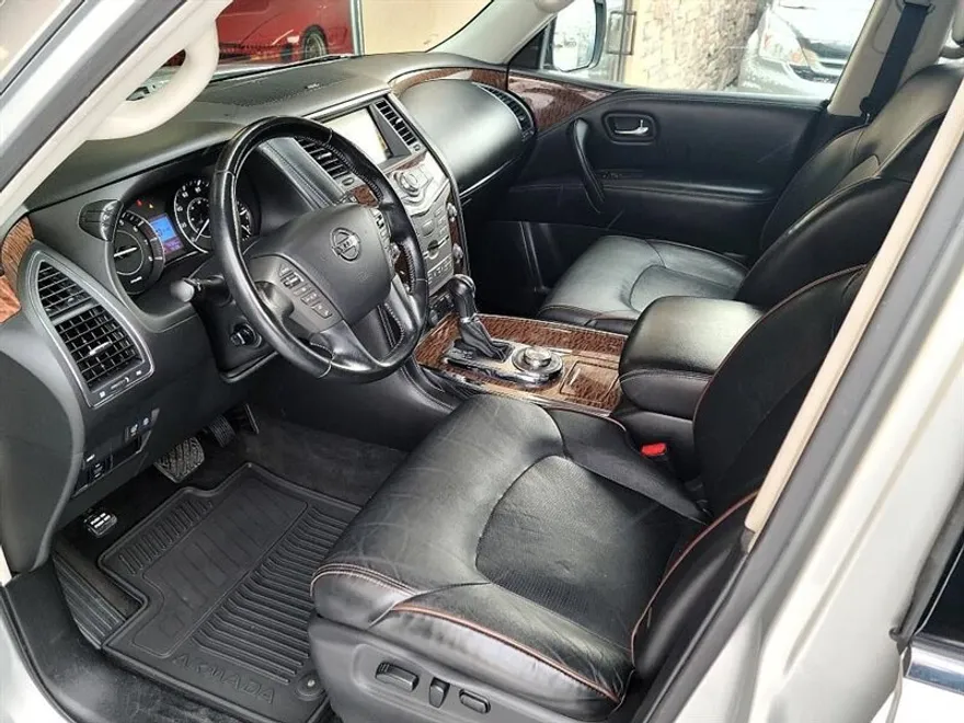2020 Nissan Armada SL photo 1