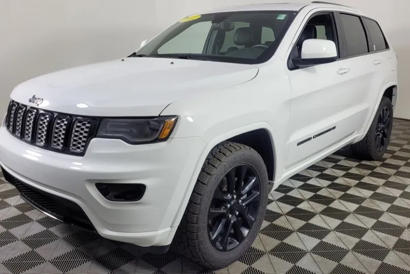 2022 Jeep Cherokee Laredo X photo 1