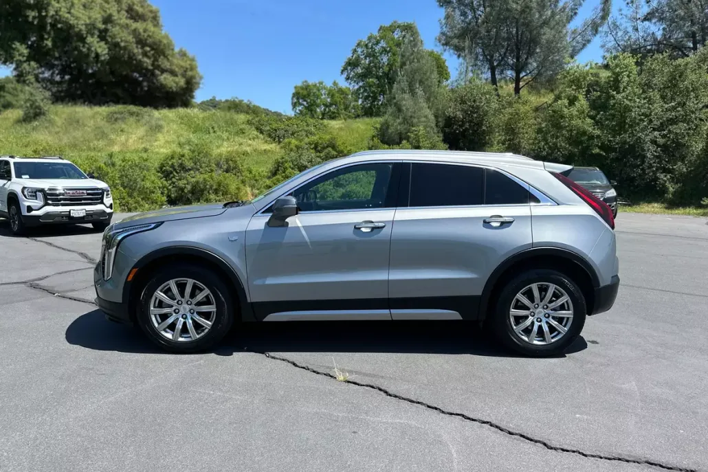 2023 Cadillac XT4 Premium Luxury photo 1