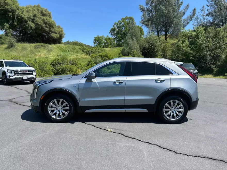 2023 Cadillac XT4 Premium Luxury photo 1