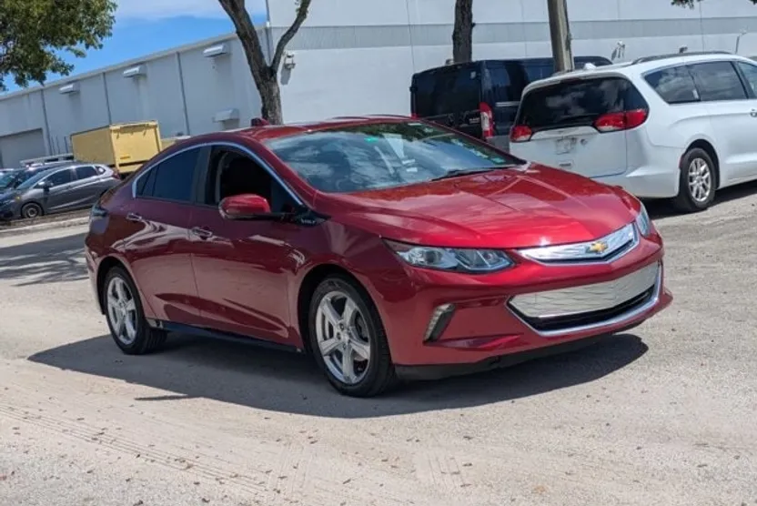 2018 Chevrolet Volt LT photo 1